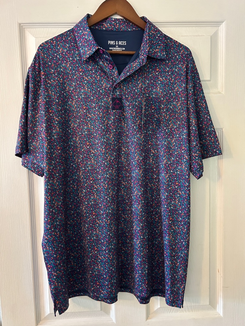 Pins & AcesMen's Purple Floral Golf Polo